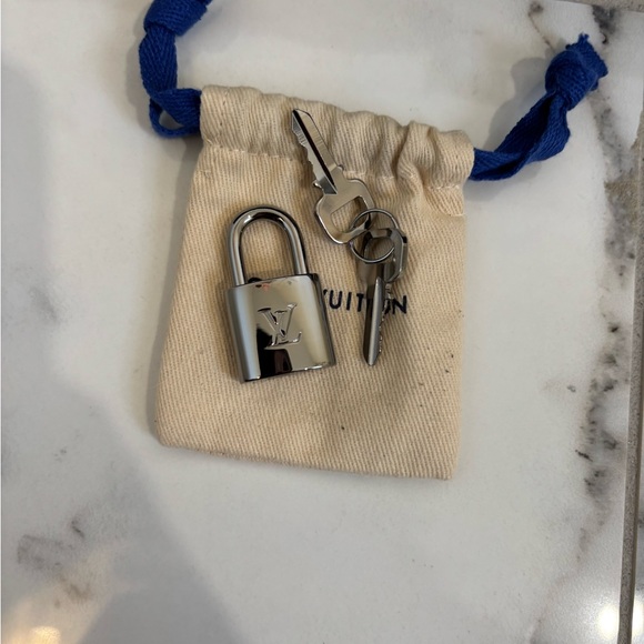 Louis Vuitton Keepall Bandoulière 55 - Picture 6 of 9